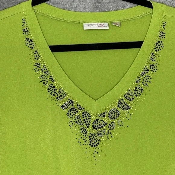 Dream Knits Quacker Factory XL Shirt Top Green Solid Short Sleeve V Neck Beaded - Picture 3 of 6